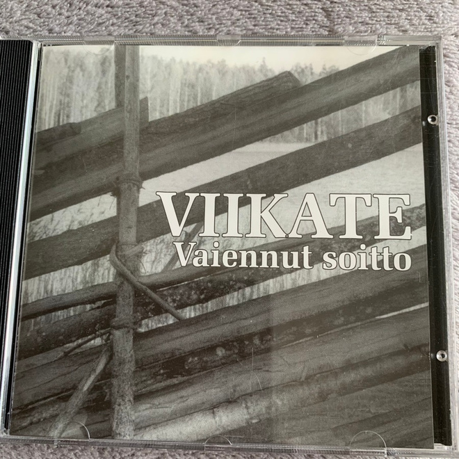 VIIKATE: Vaiennut soitto * FIN 1998