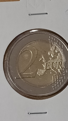 Suomi 2€ 2009 vuosiluvussa 2 ja 9 pieni valu vika