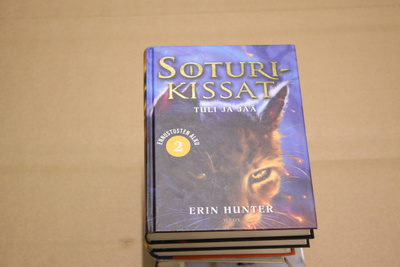Erin Hunter SOTURIKISSAT  TULI JA JÄÄ (kovakantinen) A1