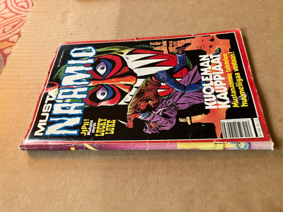 MUSTANAAMIO 13/1990