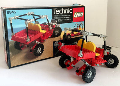 Lego technic 8845 Jeeppi vuosimallia 1981