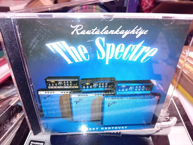 CD THE SPECTRE :  TÄHDET KERTOVAT ( SIS POSTIKULU)
