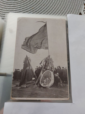 Vallankumouksen uhrien hauta