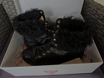 Guess talvitennarit mustat 38