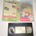 PEPPI PITKÄTOSSU TAPAA VALKEAN ROUVAN VHS - pikkukuva 3