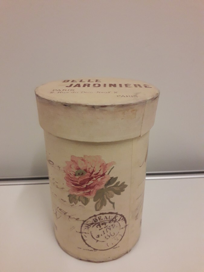 Belle Jardiniere, pahvinen rasia