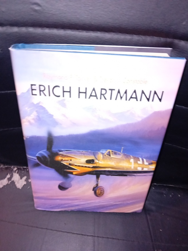 Erich Hartmann ( SIS POSTIKULU )
