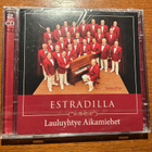 Lauluyhtye Aikamiehet: Estradilla 2CD UUSI/SEALED 50 biisiä! - pikkukuva 1
