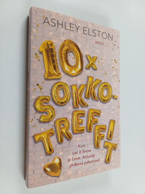 Ashley Elston : 10 x sokkotreffit