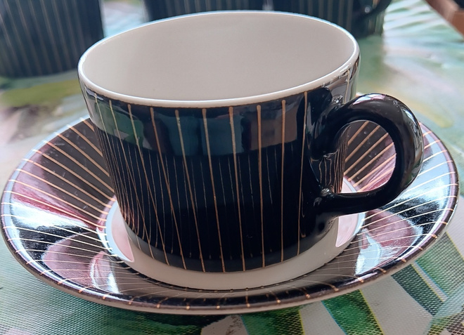Arabian kultaraita mokkakupit