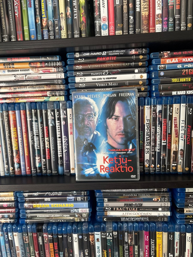 Ketjureaktio / chain reaction (1996) suomijulkaisu