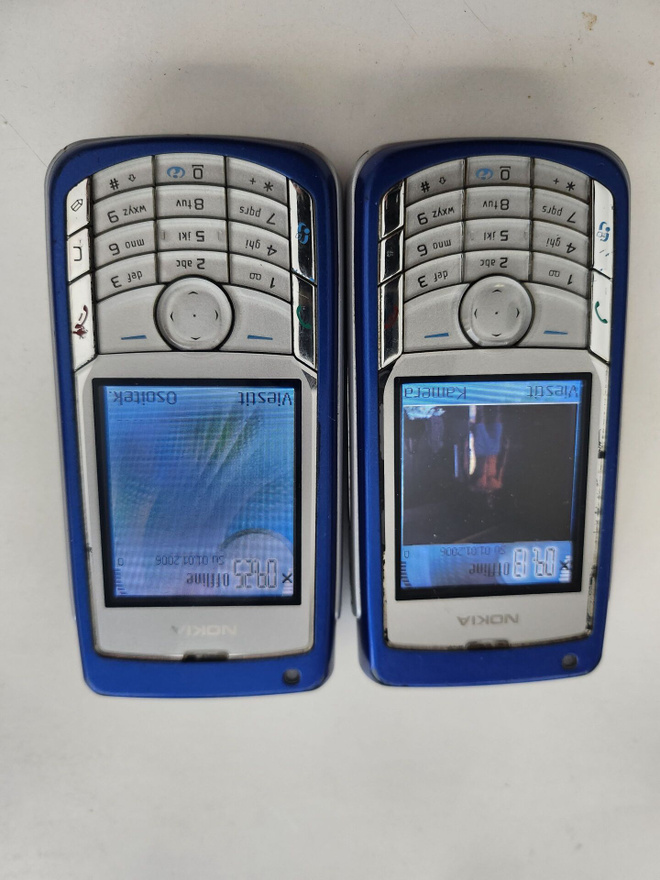 2kpl Nokia 6681 puhelinta