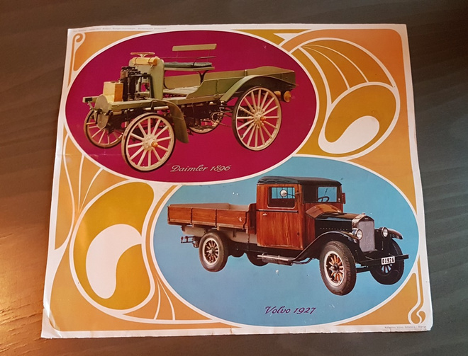 Vanha auto juliste Daimler 1898 ja Volvo 1927
