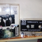 C-KASETTI : 22-PISTEPIRKKO :  RUMBLE CITY LALA LAND ( SIS PK - pikkukuva 2