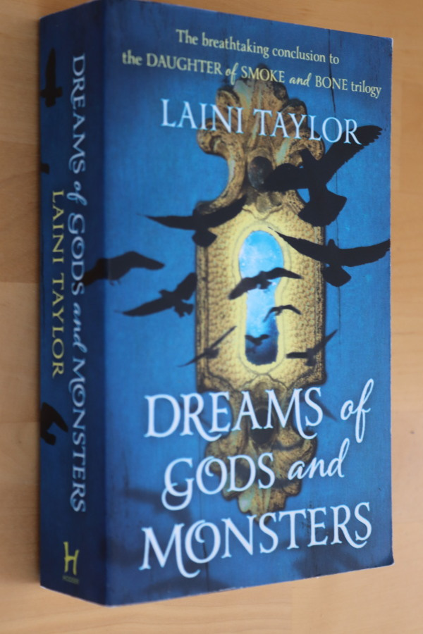 Laini Taylor : Dreams of Gods and Monsters ( 2015 )