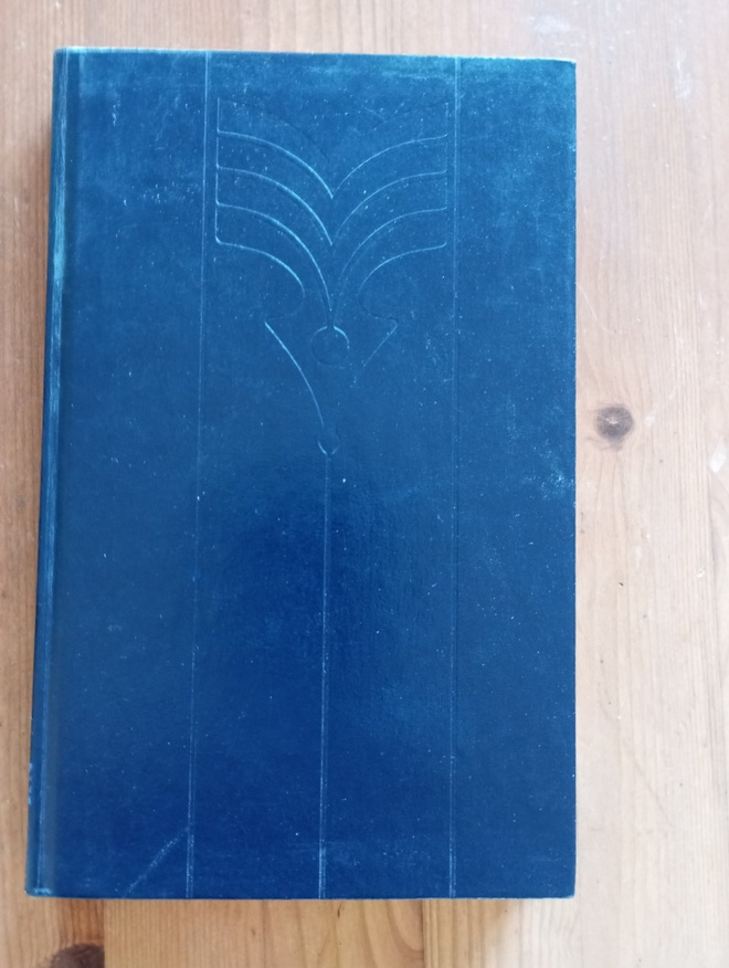 Ernst Hemingway Joen yli puiden siimekseen