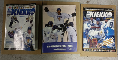 Jääkiekkokirja 1996-97 ja 1997-98 sekä MM 2004-2008