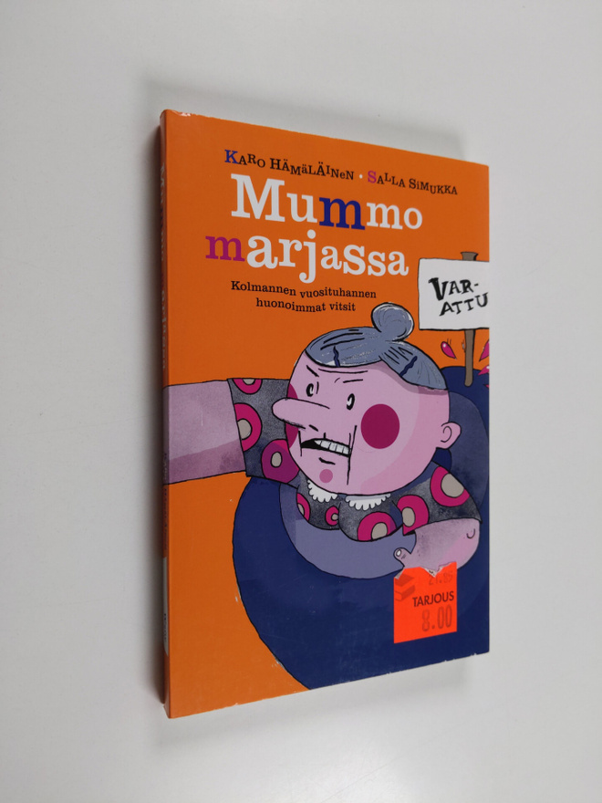 Salla Simukka ym. : Mummo marjassa : kolmannen vuosituhan...