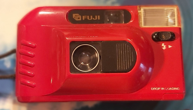 Filmi KAMERA 3 ns edullista kameraa. FUJI , Mikona, ISINAR