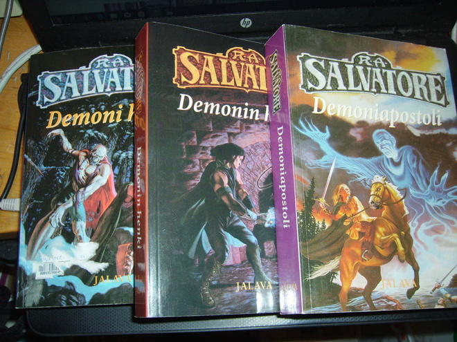 R. A. Salvatore : DEMONI TRILOGIA ( sis. postikulun )