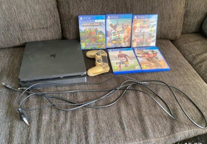 Sony Playstation 4 konsoli +5 peliä