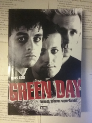 Marc Spitz - Green Day: kolme soinnun supertähdet (nid.)