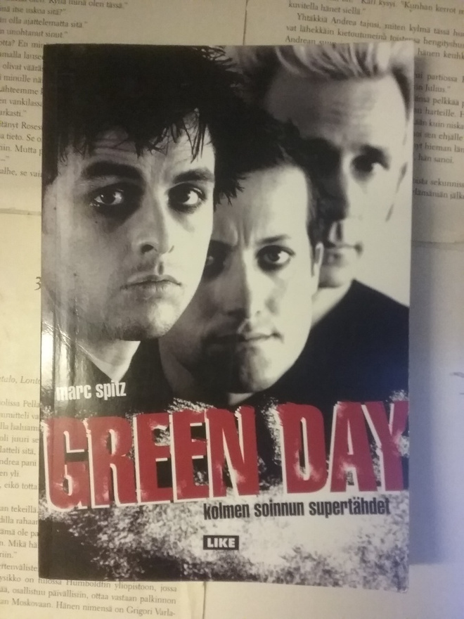 Marc Spitz - Green Day: kolme soinnun supertähdet (nid.)
