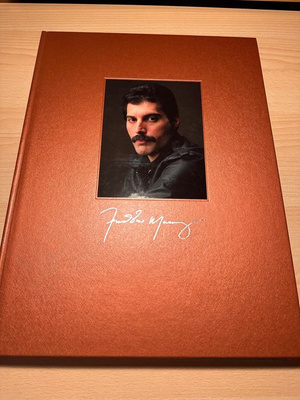 FREDDIE MERCURY - THE SOLO COLLECTION - BOOK/BOX SET WITH 10