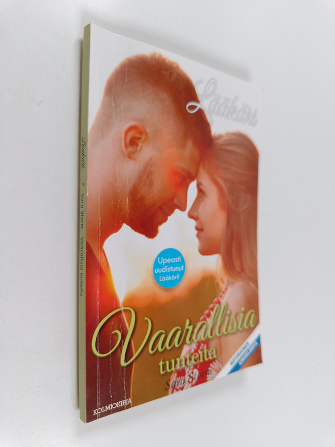 Sara Storm : Vaarallisia tunteita
