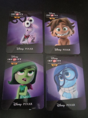 Neljä Disney Pixar -keräilykorttia