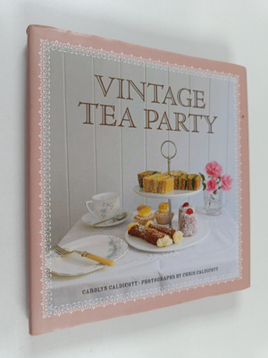 Carolyn Galdicott : Vintage tea party