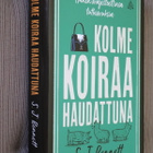 S. J. Bennett : Kolme koiraa haudattuna ( 1.p. 2022 ) - pikkukuva 1
