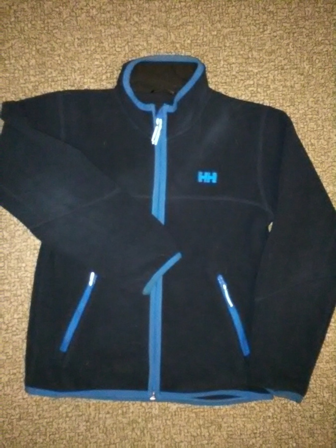 HELLY HANSEN tyylikäs tummansininen fleecetakki koko 128