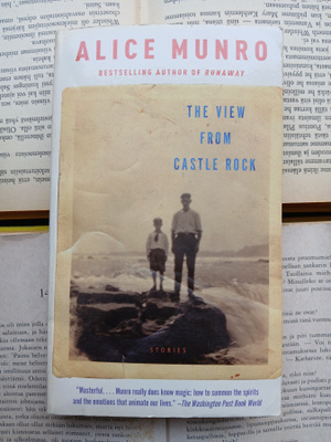 Alice Munro - The View from Castle Rock (paperback)