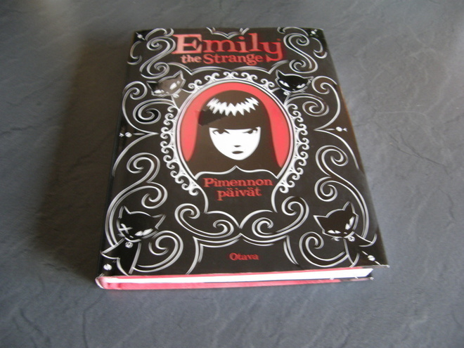Reger - Gruner Emily the Strange Pimennon päivät