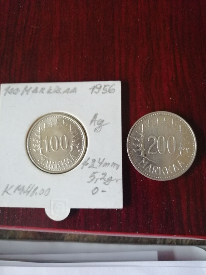 100 mk ja 200 mk kolikot