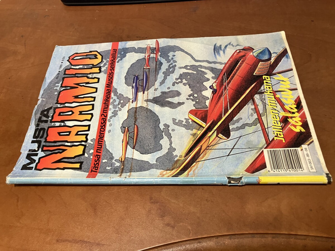 MUSTANAAMIO 8/1989