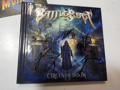 BATTLE BEAST - CIRCUS OF DOOM CD KOKO BÄNDIN NIMMAREILLA