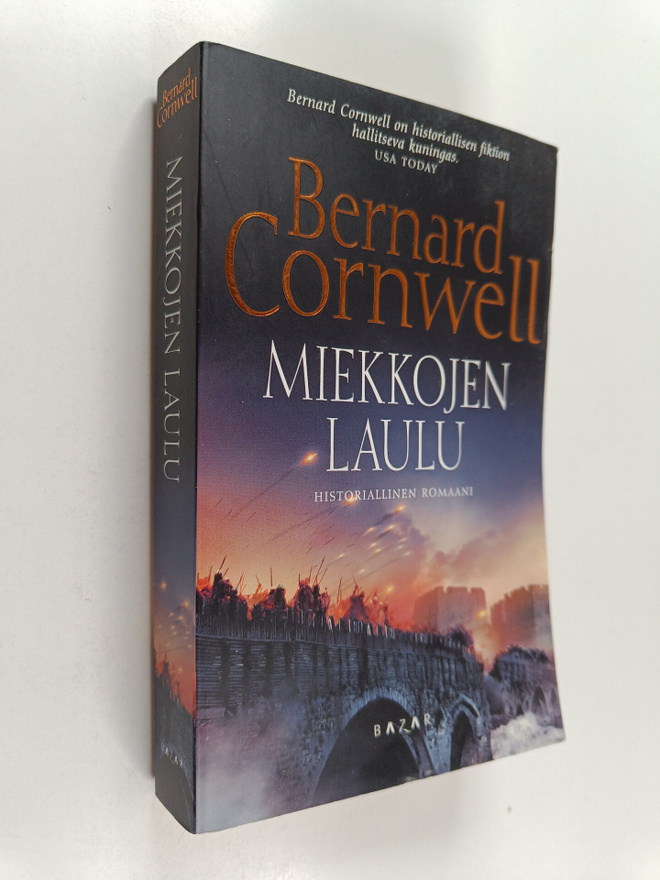 Bernard Cornwell : Miekkojen laulu : historiallinen romaani