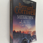 Bernard Cornwell : Miekkojen laulu : historiallinen romaani - pikkukuva 1