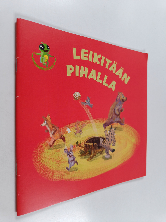 Isa Pelto : Leikitään pihalla