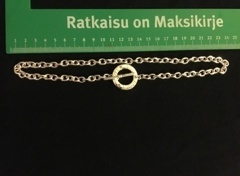 kaulakoru nro 639 : hopean värinen paksu kaulaketju