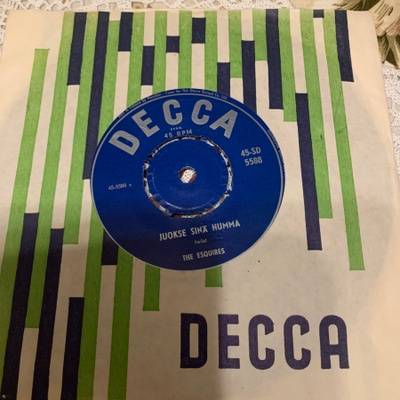 THE ESQUIRES: Juokse sinä humma * Tumma yö* SUOMI 1964