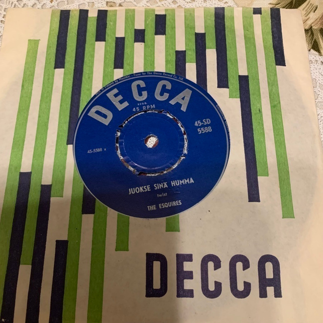 THE ESQUIRES: Juokse sinä humma * Tumma yö* SUOMI 1964