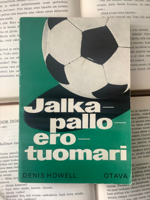 Denis Howell - Jalkapalloerotuomari (nid.)