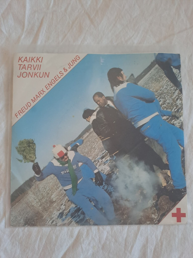 Freud Marx Engels & Jung – Kaikki Tarvii Jonkun