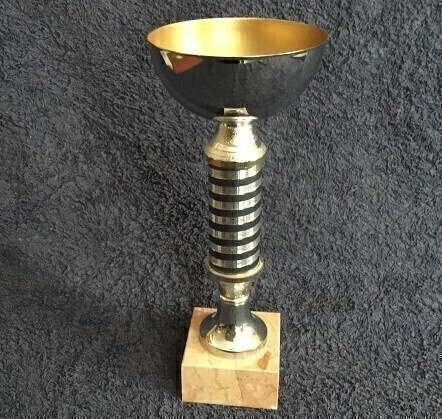 22  cm korkea palkinto pokaali