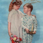 LAPSI / Tyttö ja poika pyjamissa, yökynttilä. 1950-l. - pikkukuva 1