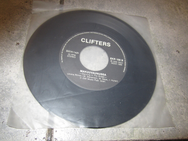 CLIFTERS : Mut murhaa / Makuuvaunussa ; EKR 109