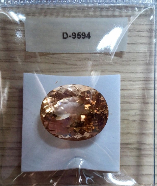 Kultainen topaasi n. 50.00 ct + Instituto Gemologico Espanol